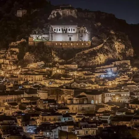 Domus Sicilie شيكلي
